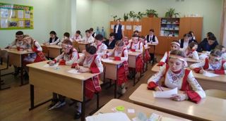 Учащиеся школы - участники акции «Всечувашский диктант» - «Пĕтĕм чăваш диктанчĕ- 2024»