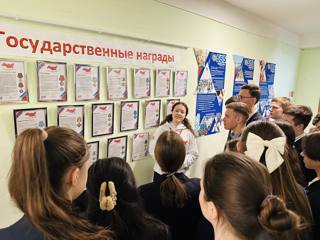 В школе продолжается работа по знакомству фотовыставки в рамках проекта "Ордена и медали России"