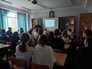 В гимназии состоялась встреча обучающихся 7 классов с иереем Дмитрием Беловым