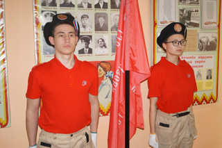 Учащиеся МБОУ «Кошки-Куликеевская СОШ» присоединяются к патриотической акции «Часовой у Знамени Победы»