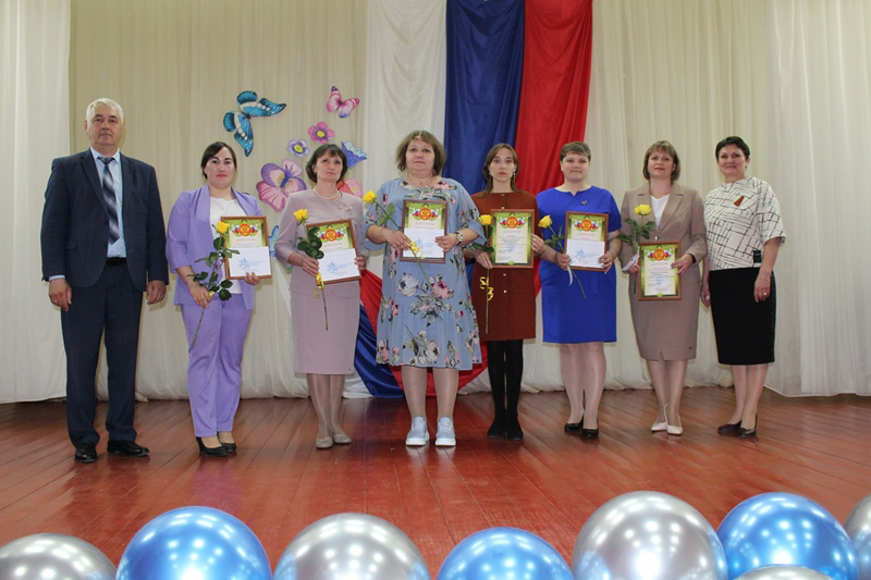 Победителей и призеров конкурсов педагогического мастерства наградили в Алатырском округе