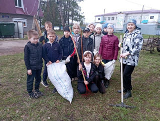 Эколята Санарпосинской школы  приняли  участие во Всероссийском экологическом субботнике «Зеленая Весна»