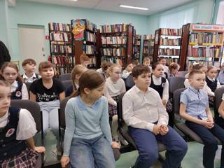 22 апреля, ко Дню Земли, в библиотеке имени Чуковского прошел урок экологии для учащихся 2Б класса.