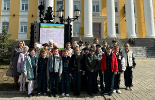 25 апреля в День чувашского языка обучающиеся 3 кадетского класса посетили Чувашский государственный театр кукол