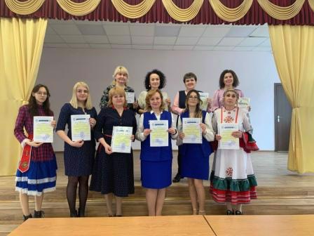 В городе Новочебоксарск прошел городской фестиваль бинарных уроков, для учителей-наставников и молодых специалистов «Два крыла»