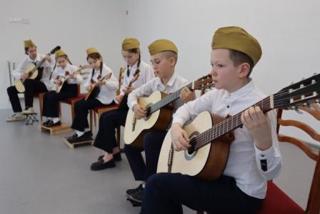 22 апреля для ребят школы выступил ансамбль народных инструментов "Коробейники"