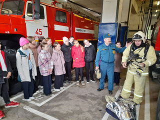 «Экскурсии в пожарные части – один из способов обучения детей правилам пожаробезопасного поведения»