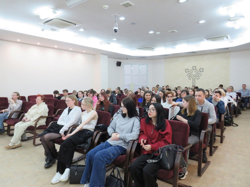 Литературно-просветительский десант русских писателей в Чувашии «Объединяющая сила русского слова»