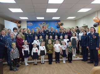 Воспитанники МБДОУ «Детский сад № 16 «Красная Шапочка» поздравили сотрудников УФСИН с Днем Победы.