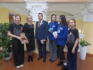 Школа принимает активное участие в акции "Георгиевская ленточка"