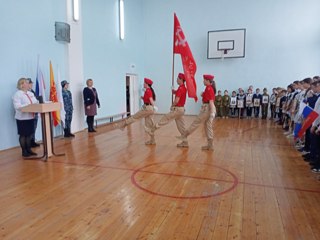 Школа присоединилась к акции "Знамя Победы"