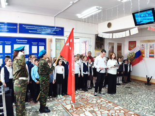 В Верхнеачакской средней школе им.А.П.Айдак началась патриотическая акция «Часовой у Знамени Победы»