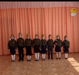 Дети старшей группы "Солнышко "участвовали в конкурсе "Смотр строя и песни" среди воспитанников старшего дошкольного и заняли первое место.