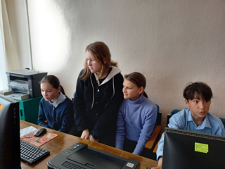 Обучающиеся 6 и 7 классов сыграли в интеллектуальную онлайн игру "Что? Где? Когда?" по теме Великой Отечественной войны "Великая Победа 2024"