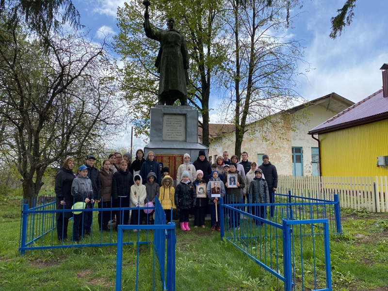 Ученики и педагоги МБОУ «Шимкусская СОШ»  приняли участие в митинге, посвященном празднованию Дня Победы