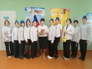 Конкурс стихотворений в Шомиковской школе прошёл в преддверии Дня Победы.