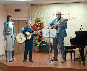 7 мая 2024г в Большом зале музыкальной школы прошел праздничный концерт учащихся и преподавателей «Музыка Победы»
