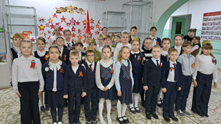 Сегодня в нашей школе прошел конкурс чтецов, посвященный памяти Героя Советского Союза Зои Ивановны Парфеновой.