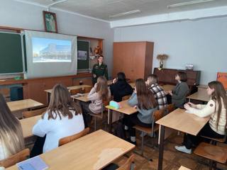 Выпускник гимназии Рогов Иван выступил перед старшеклассниками и рассказал о высшем учебном заведении, в котором сейчас обучается