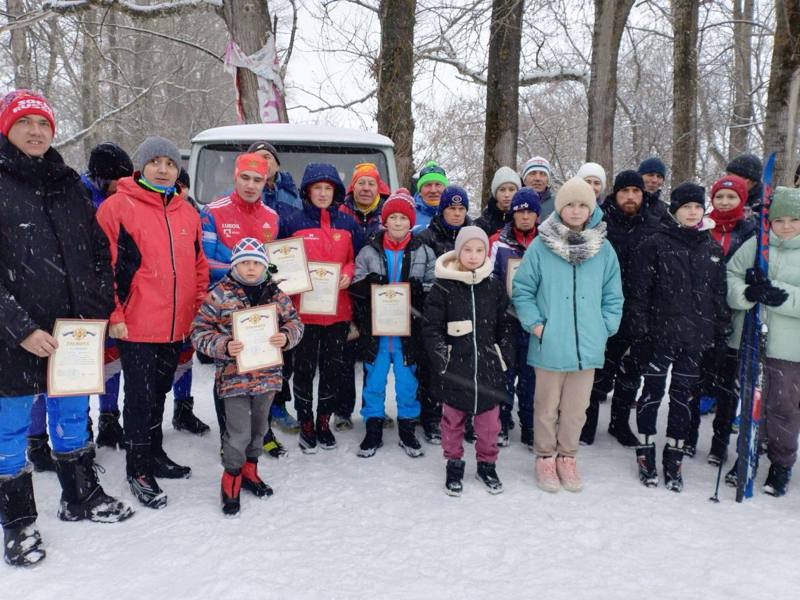 Накануне праздников в Липовом овраге состоялись соревнования по лыжам, посвящённые открытию зимнего сезона