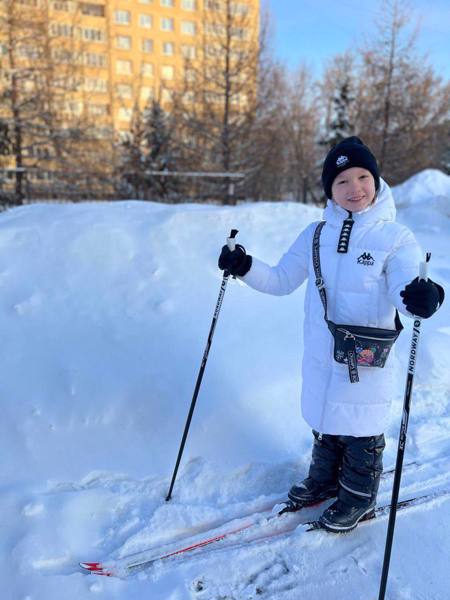 Иванова Анна, ученица 1 «Д» класса, вышла на лыжную прогулку