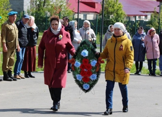 Сотрудники детского сада приняли участие на торжественной  церемонии возложения венков и цветов к мемориалу «Неизвестному солдату»