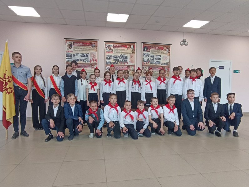 Пятиклассников приняли в детское объединение "Впередыдущие"