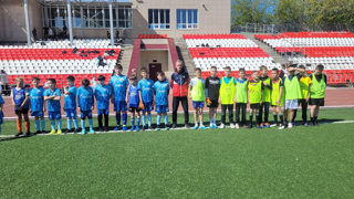 16 мая юные спортсмены СОШ 40 стали победителями в школьной футбольной лиге среди ребят 2012 г.р. и младше