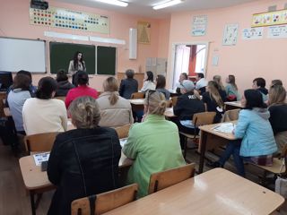 15 мая в школе №8 в 1 «А» классе состоялось родительское собрание на тему «Безопасность в сети Интернет».