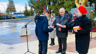 Состоялось вручение паспортов юным гражданам Ядринского муниципального округа на торжественном мероприятии, посвященном Дню Победы