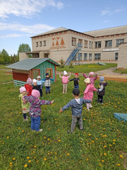 На лужайку мы пойдем, одуванчики найдем