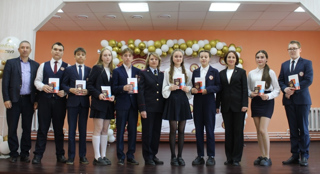 Вручение паспортов юным жителям Комсомольского МО
