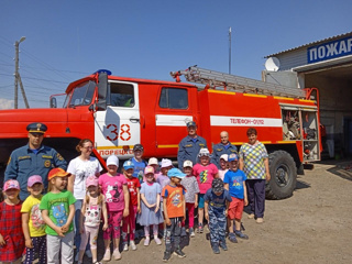 Сегодня воспитанники группы "Улыбка" посетили ПЧ-38 КУ ЧРПС