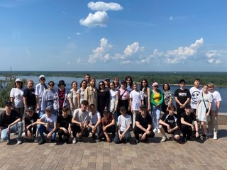 Сегодня восьмиклассники,  с классным руководителем Р.К. Яковлевой и членим родительского комитета, побывали на экскурсии и посетили главные достопримечательности Нижнего Новгорода.