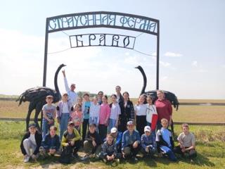 Обучающиеся 4в класса с классным руководителем В.И. Киргизовой  посетили страусиную ферму "Браво",