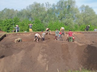 Приняли участие в раскопках