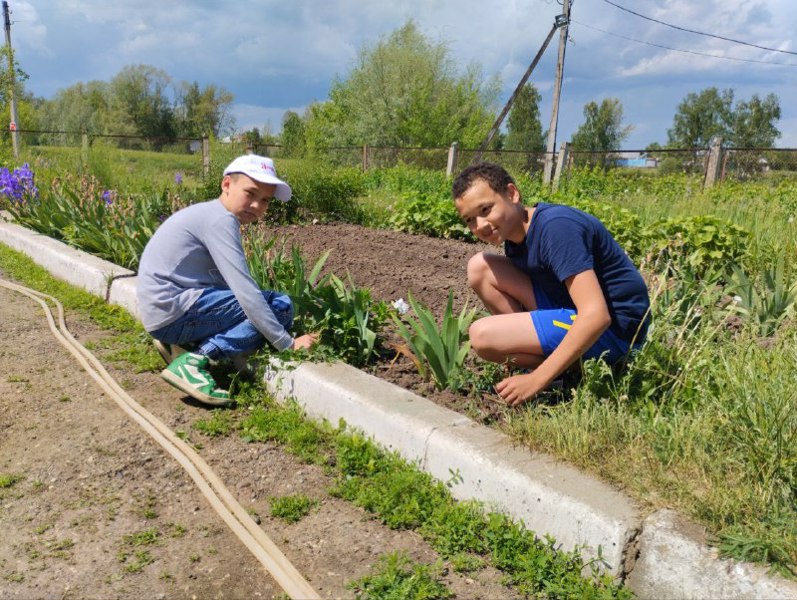 Третий день в пришкольном лагере  "Радуга" прошел под девизом: "Берегите природу".