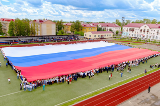 Торжественного развертывания самого большого флага России