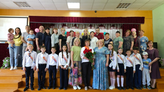 1 июня – в День защиты детей - в Калайкасинской школе отметили выпускной учащиеся 4 класса