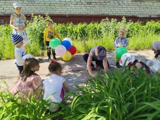 1 июня  лето наступило,  детям всей планеты праздник подарило.