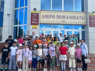 Ребята посетили кинотеатр, где посмотрели фильм "Манюня в Москве".