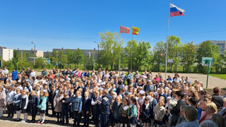 🎈Сегодня в начальной школе прошла торжественная линейка, посвященная завершению учебного года!