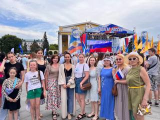 Педагоги школы присоединились к празднованию Дня России