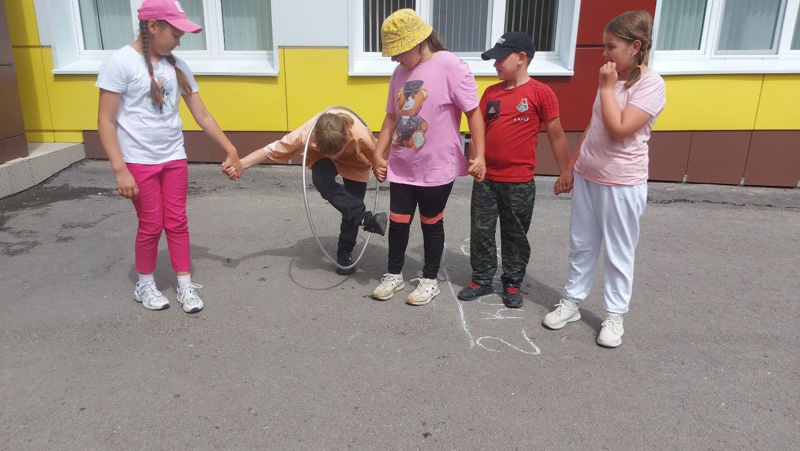 В  школьном лагере Анастасовской СОШ  сегодня состоялся спортивный праздник «Веселые старты».