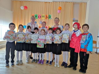 Учитель начальных классов Захарова Г.Н. с обучающимися 1 класса провели праздник "Прощай, Букварь!".