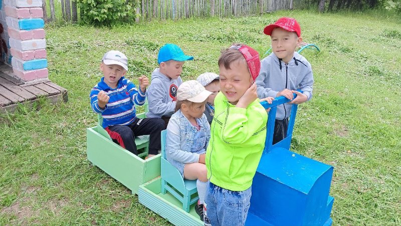 Летние прогулки в детском саду.