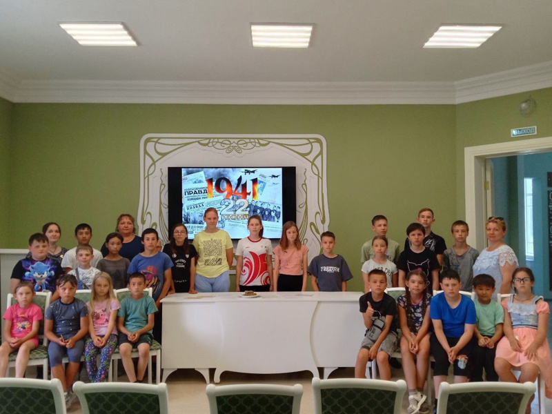Ребята из пришкольного лагеря "Радуга" посетили Музей русской провинции.