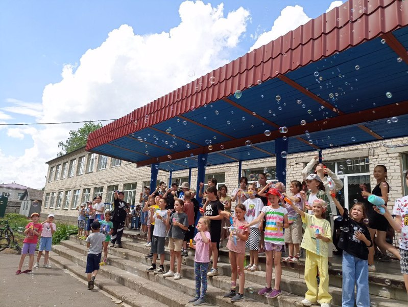 «Шоу мыльных пузырей» в пришкольном лагере  "Санар"