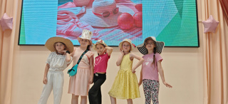 В лагере с дневным пребыванием детей «Планета детства» МАОУ «СОШ №40» г.Чебоксары состоялся «Фестиваль веселых панамок и шляп», где дети продемонстрировали яркие головные уборы