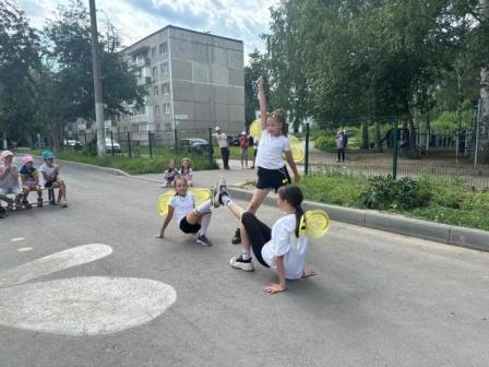 В пришкольном лагере "Улыбка прошел конкурс "Краса и Богатырь лагеря"